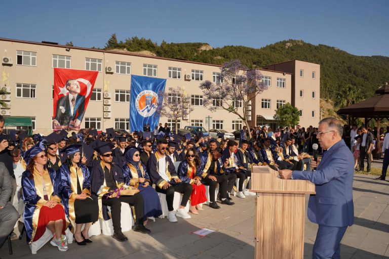 MEÜ Anamur MYO’da Mezuniyet Sevinci: Rektör Prof.Dr.Yaşar’dan Gelecek Mesajları