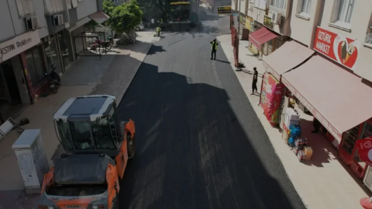 Akdeniz Belediyesinden Üç Ocak Mahallesinde Asfalt Seferberliği