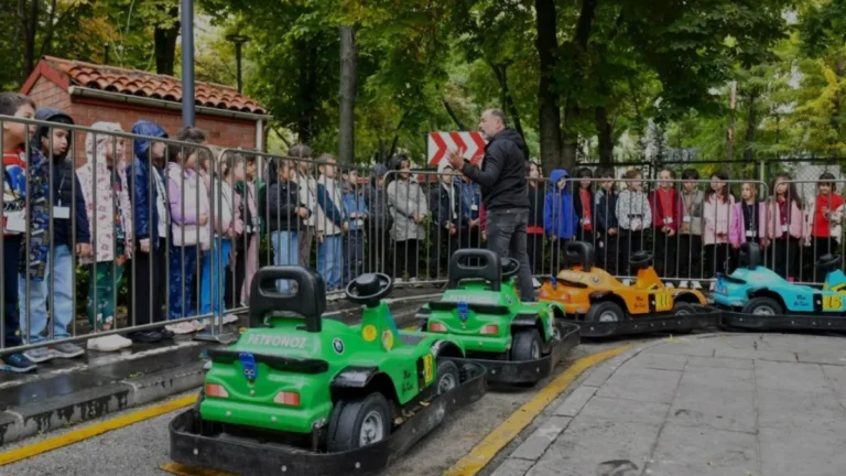 Ankara Büyükşehir Belediyesi miniklere trafik eğitimi veriyor