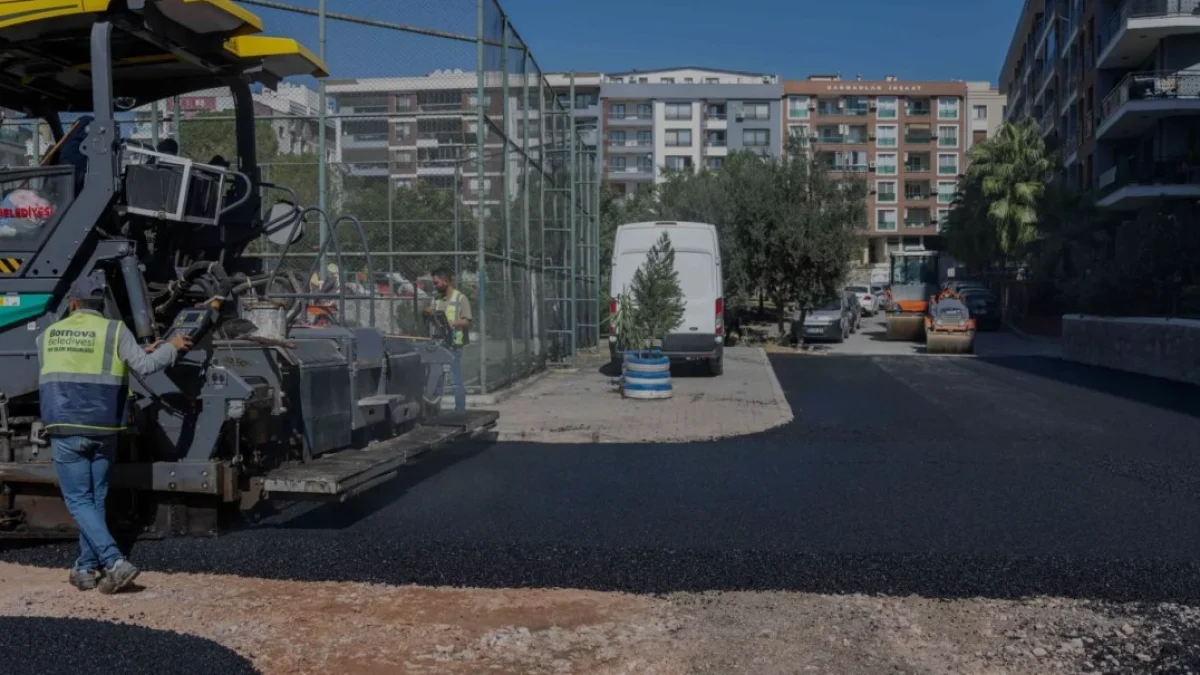 Bornova Belediyesi Erzene Mahallesinde Otopark Sorununu Çözüyor