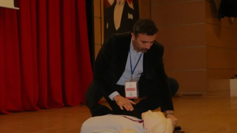 Çiğli Belediyesi İlk Yardım Eğitimleriyle Vatandaşları Bilinçlendiriyor