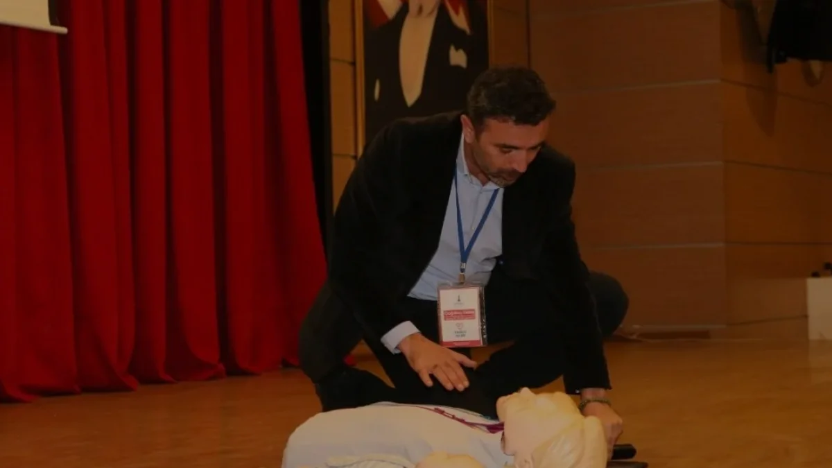 Çiğli Belediyesi İlk Yardım Eğitimleriyle Vatandaşları Bilinçlendiriyor