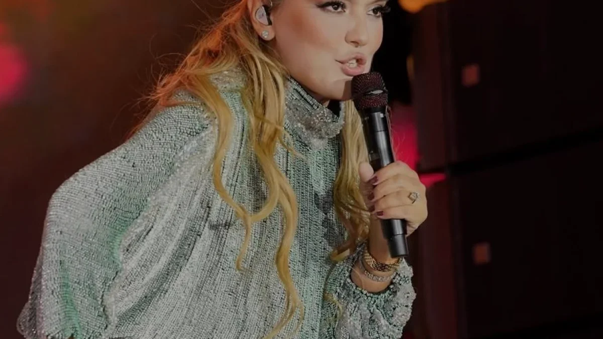 Demet Akalın Mardin Kültür Yolu Festivalinde sahne aldı