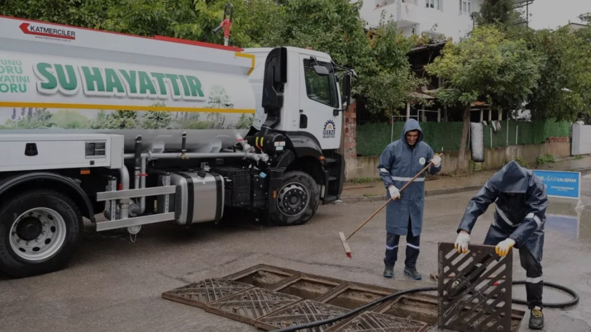 Gebze Belediyesi sağanak yağışlara karşı mazgal temizliği başlattı