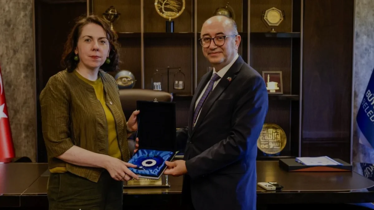 İrlanda Büyükelçisi Clare Brosnan İzmir Büyükşehir Belediyesini Ziyaret Etti