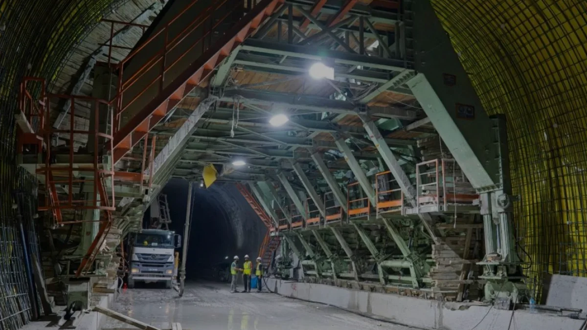 İzmir Buca Onat Tüneli Projesinde 26 Riskli Yapı Yıkıldı