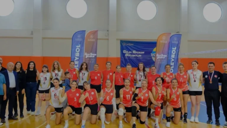 İzmir İl Milli Eğitim Müdürlüğü Kadın Voleybol Takımı Şampiyon Oldu