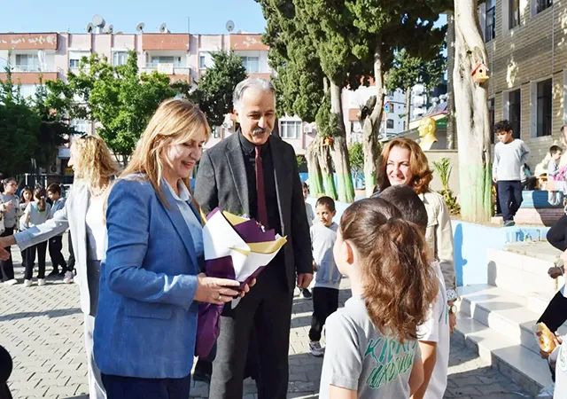 KKTC Konsolosu Alemdar’dan Anamur Kıbrıs İlkokuluna Ziyaret