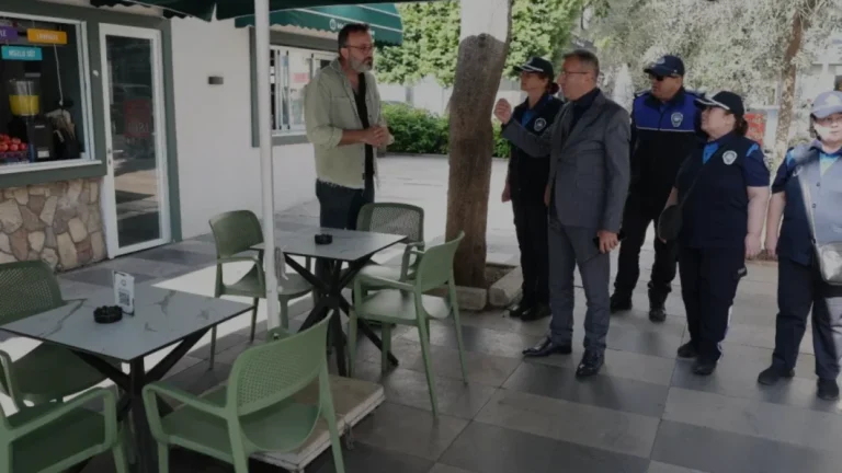 Mersin Akdeniz Belediyesinden Kaldırım İşgali Denetimi