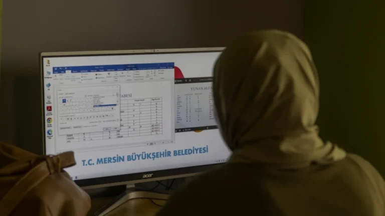 Mersin Büyükşehir Belediyesi 17 Okuma Salonu ile Eğitime Destek Veriyor