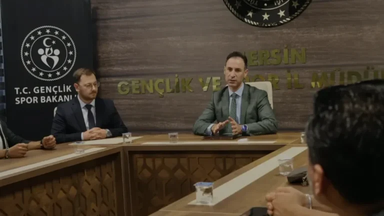 Mersin Gençlik ve Spor İl Müdürlüğü özel tesislere belgelerini verdi