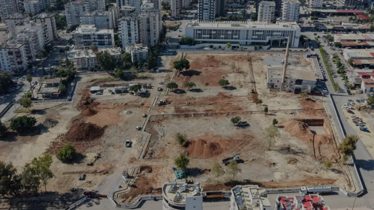 Mersin Mezitli Kent Meydanı Projesinde Çalışmalar Hız Kazandı