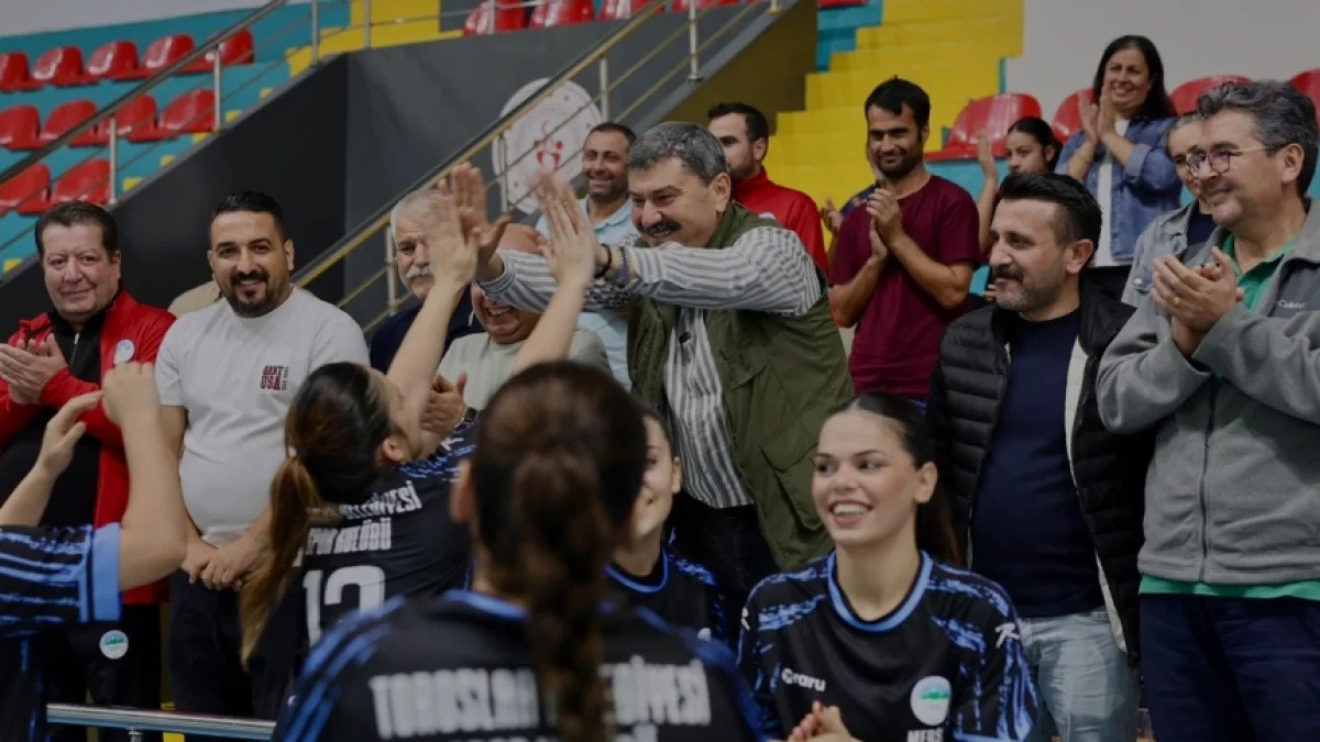 Toroslar Belediyesi Spor Kulübü Hem Hentbol Hem Voleybolda Lider