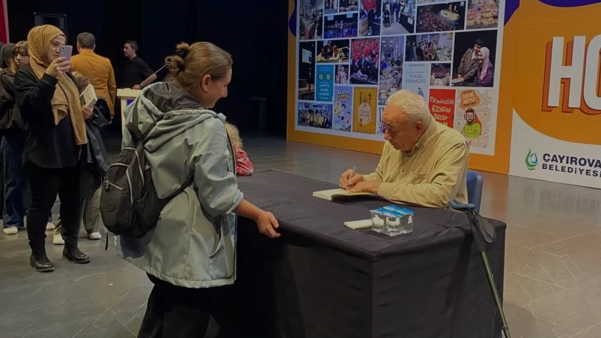 Yazar Vehbi Vakkasoğlu Çayırova Kitap Günlerinde Okurlarıyla Buluştu